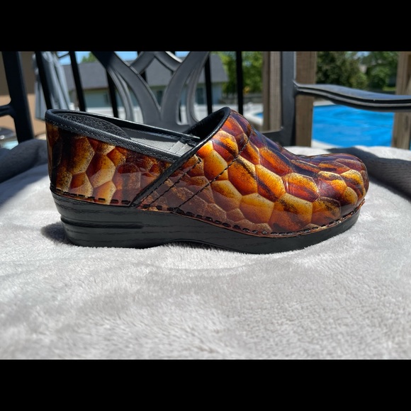 Dansko Clog Tortoiseshell Size 37 (Size 6.5 - 7) - Picture 2 of 6